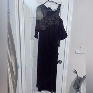 Beautiful wine color dress !!